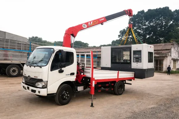Thuê xe cẩu 10 tấn chở máy biến áp | Vận Tải Hữu Nguyên