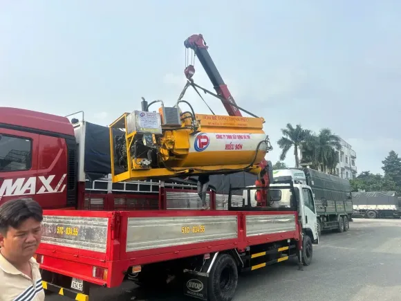 Thuê xe cẩu 10 tấn chở máy biến áp | Vận Tải Hữu Nguyên