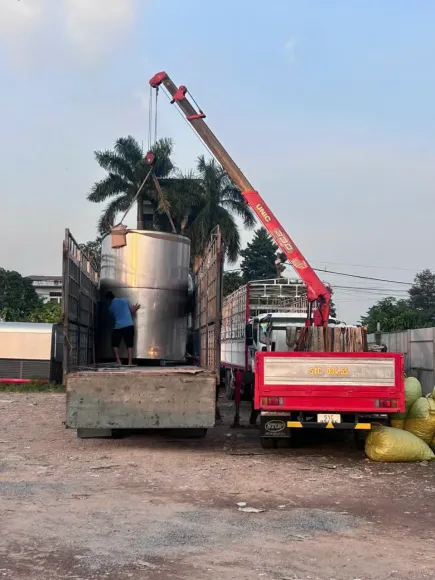 Thuê xe cẩu 10 tấn chở máy biến áp | Vận Tải Hữu Nguyên