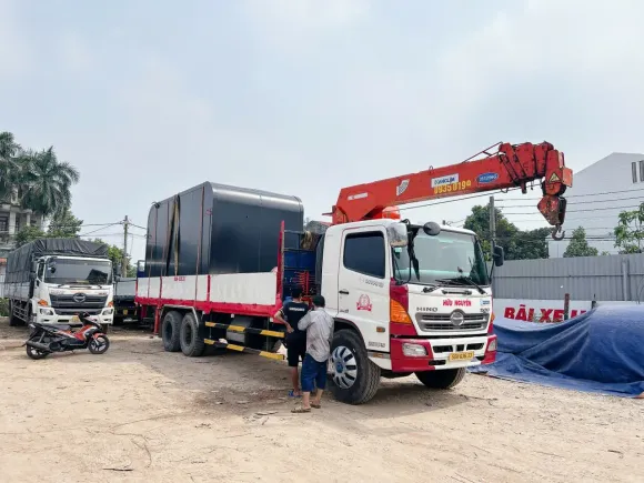 Thuê xe cẩu 10 tấn chở máy biến áp | Vận Tải Hữu Nguyên