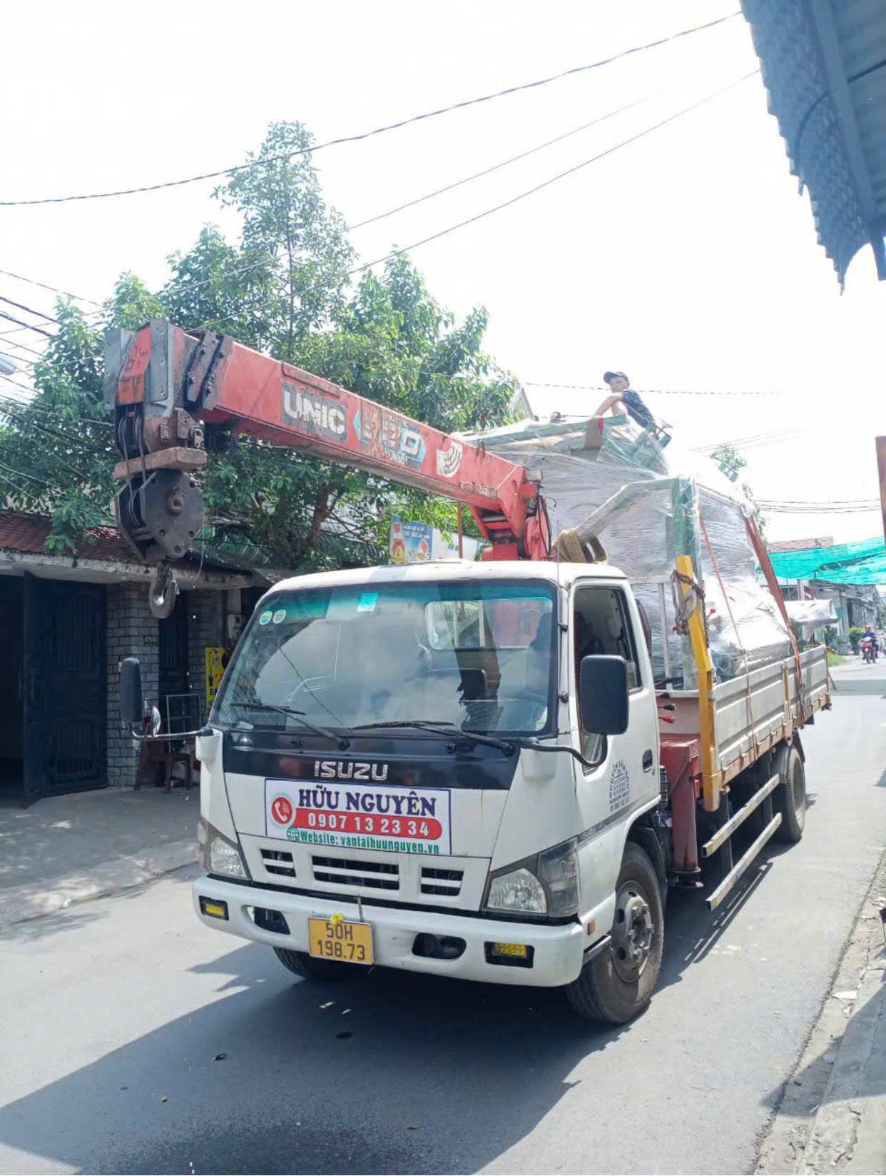 Thuê xe cẩu 10 tấn chở máy biến áp | Vận Tải Hữu Nguyên