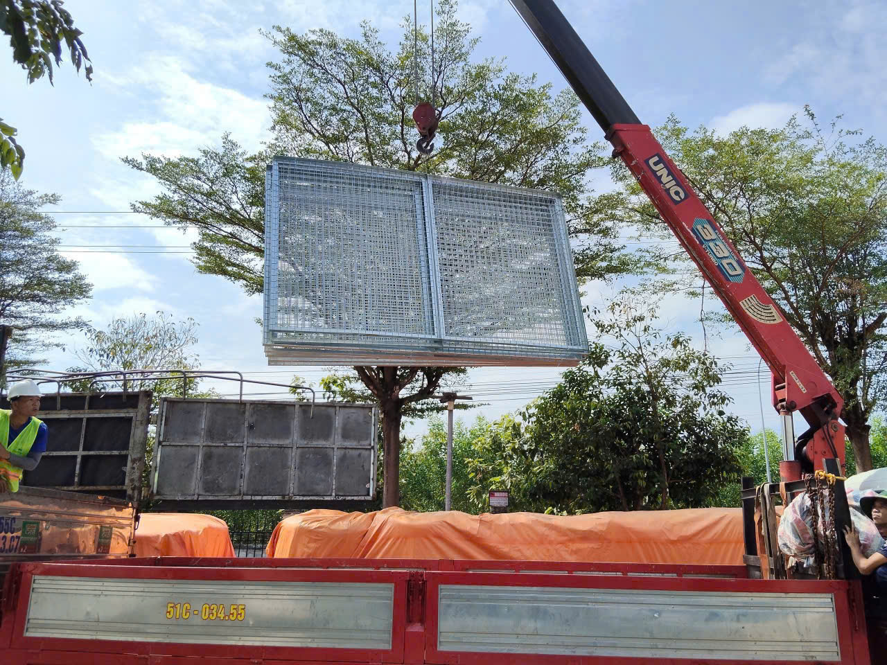 Thuê xe cẩu 10 tấn chở máy biến áp | Vận Tải Hữu Nguyên