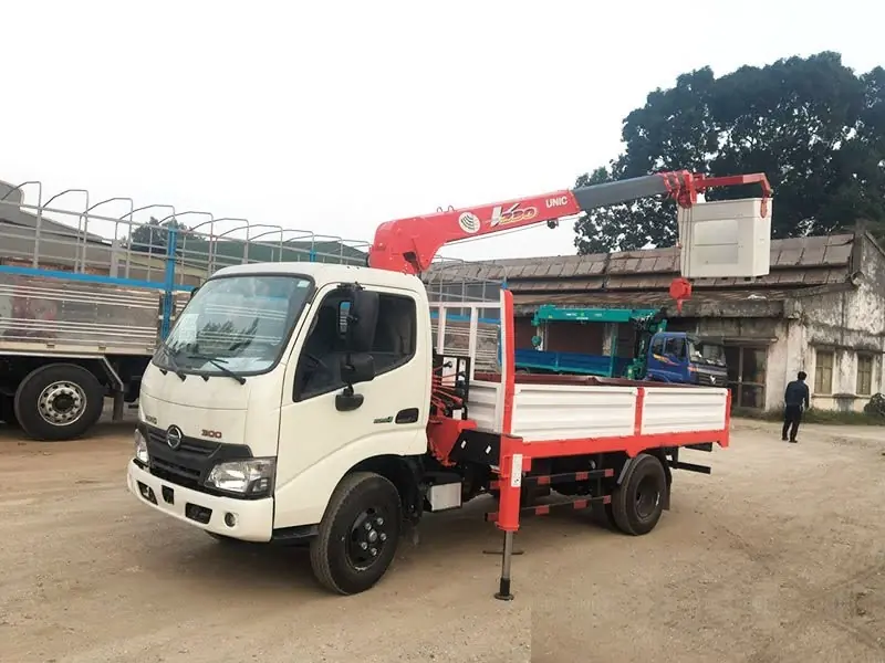 xe cẩu 3.5 tấn lắp giỏ n&acirc;ng người uy t&iacute;n