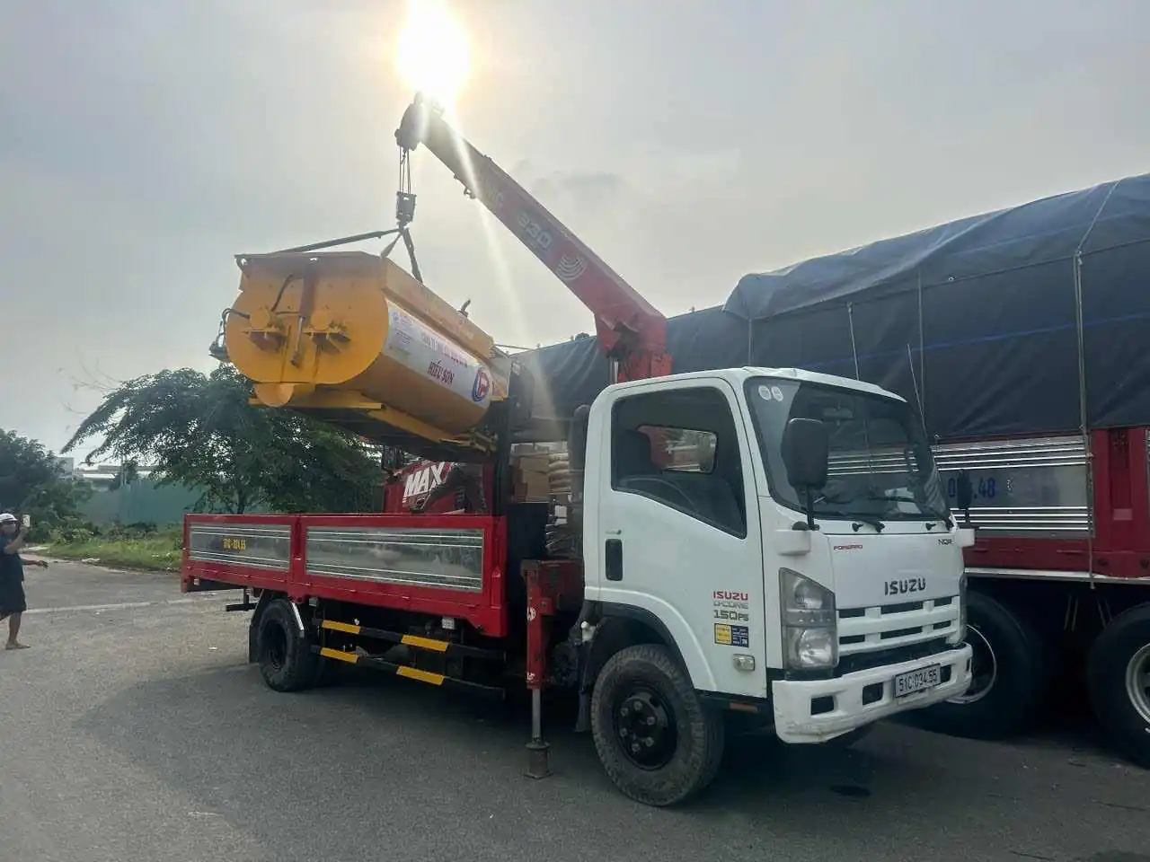 Xe cẩu 5 tấn Hữu Nguy&ecirc;n