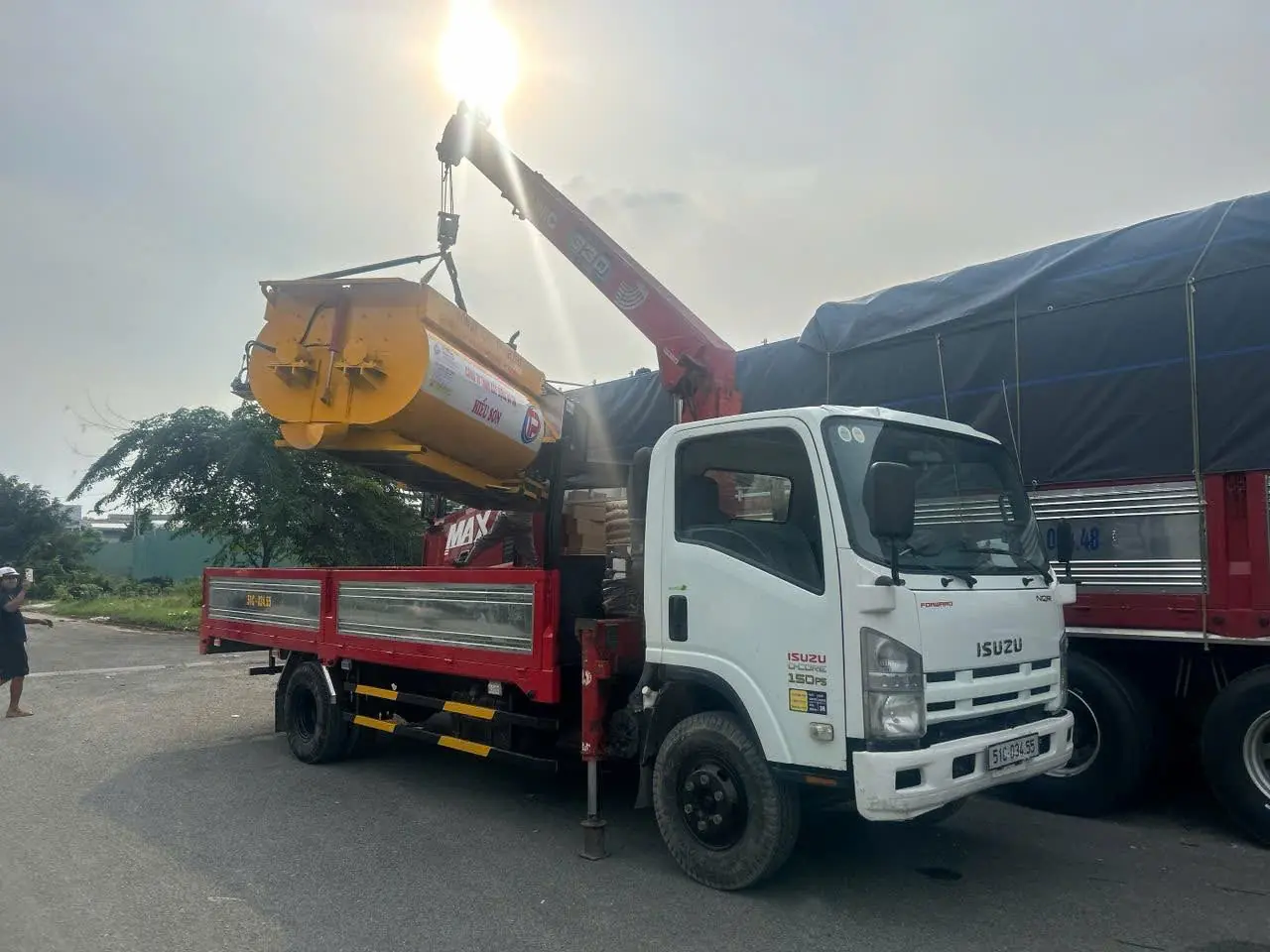 Vận h&agrave;nh thực tế để biết xe cẩu 5 tấn n&acirc;ng được bao nhi&ecirc;u kg